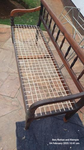 Sandveldt bench, new judu riempie